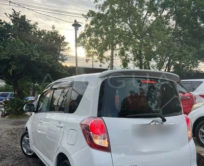 Toyota Ractis miniatura 3