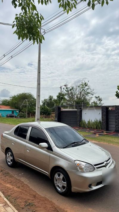 Toyota Platz miniatura 3