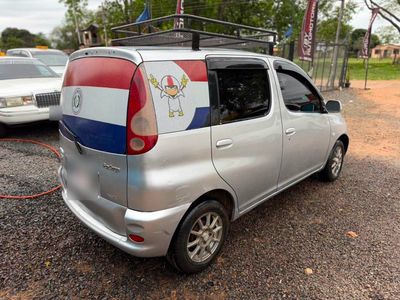 Toyota FunCargo miniatura 3