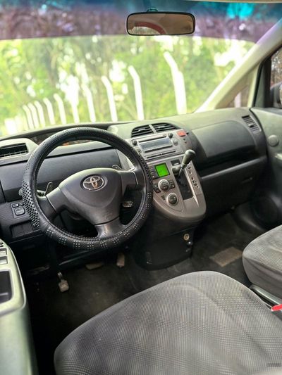 Toyota Ist miniatura 7