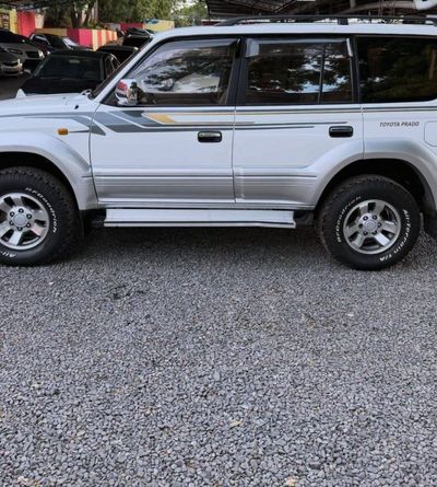 Toyota Land Cruiser Prado miniatura 3