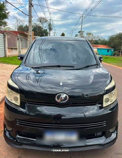 Toyota Voxy miniatura 4