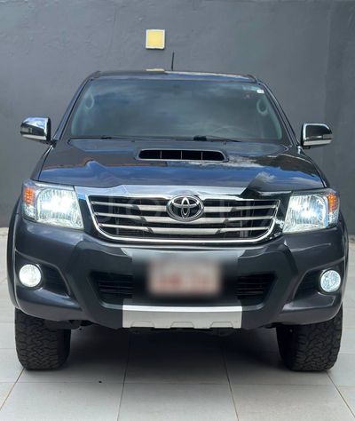 Toyota Hilux thumbnail 1
