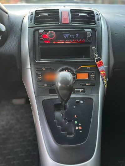 Toyota Auris miniatura 7