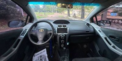 Toyota Vitz miniatura 3
