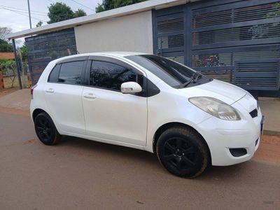 Toyota Vitz miniatura 4