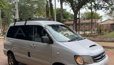 Toyota Noah miniatura 2