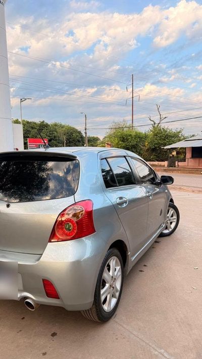 Toyota Vitz miniatura 8