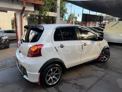 Toyota Vitz miniatura 3
