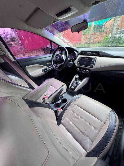 Nissan Versa miniatura 9