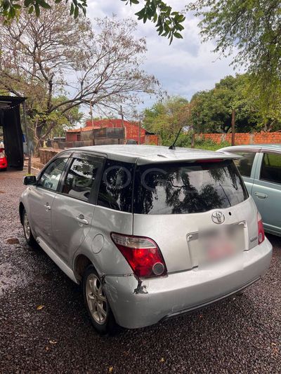 Toyota Ist miniatura 3