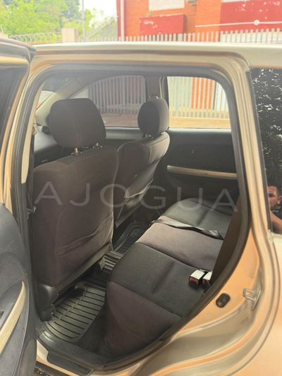 Toyota Ist miniatura 8