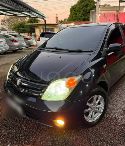 Toyota Ist miniatura 2