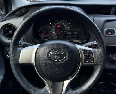 Toyota Vitz miniatura 13