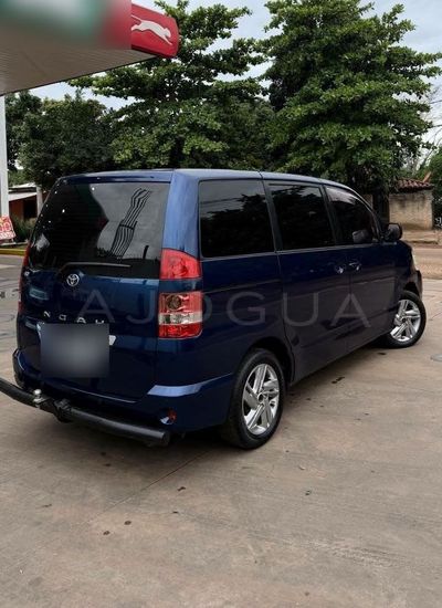Toyota Noah miniatura 9