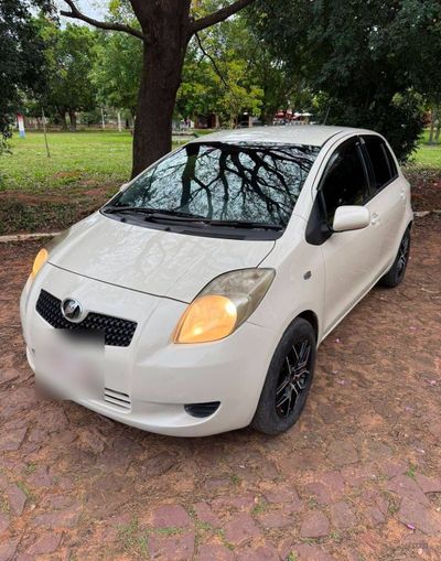 Toyota Vitz thumbnail 1
