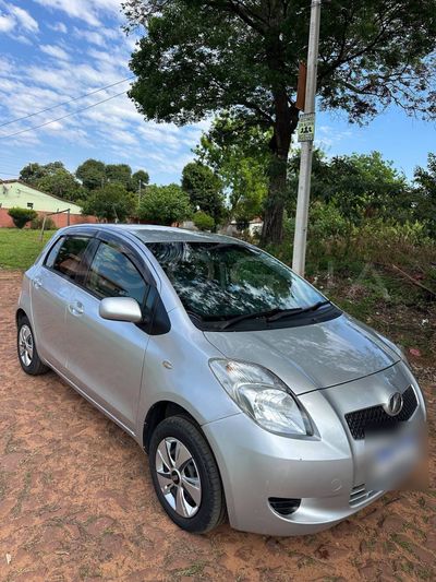 Toyota Vitz miniatura 2