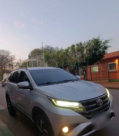 Toyota Rush thumbnail 1