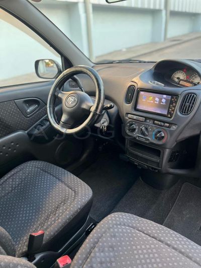 Toyota FunCargo miniatura 9