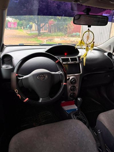 Toyota Vitz miniatura 7