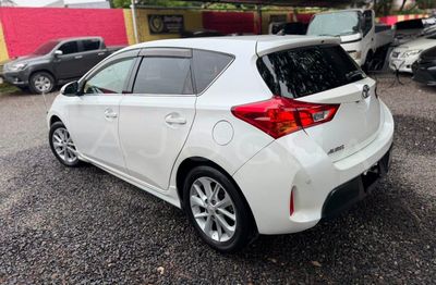 Toyota Auris miniatura 6