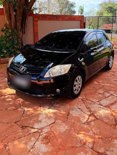 Toyota Auris thumbnail 1
