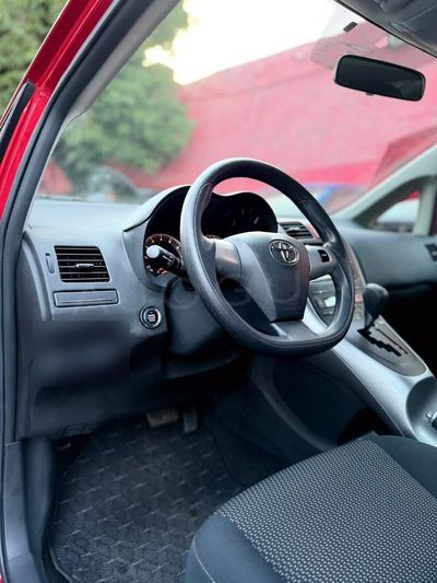 Toyota Auris miniatura 8