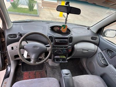Toyota FunCargo miniatura 8