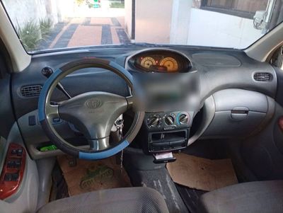 Toyota FunCargo miniatura 4