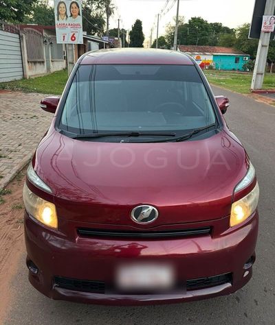 Toyota Voxy miniatura 2