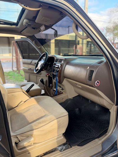 Nissan Patrol miniatura 11