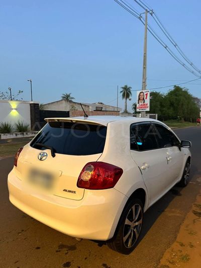 Toyota Auris miniatura 5