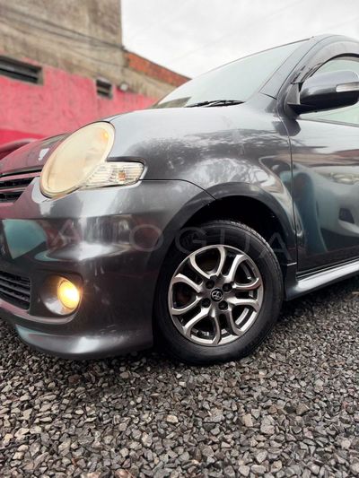 Toyota Sienta miniatura 3