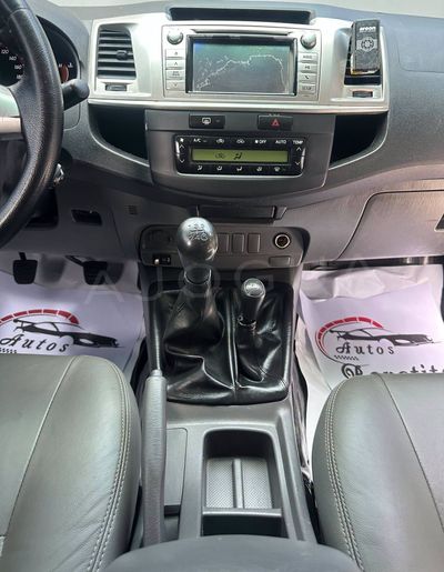 Toyota Hilux miniatura 10