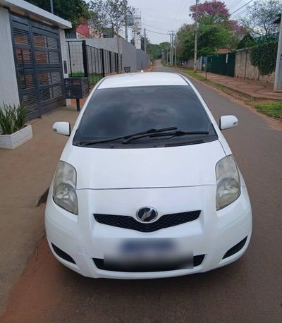 Toyota Vitz miniatura 2