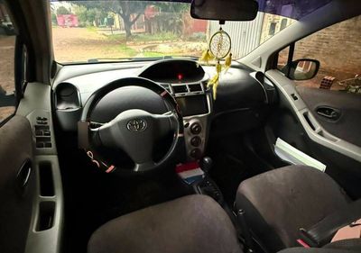 Toyota Vitz miniatura 8