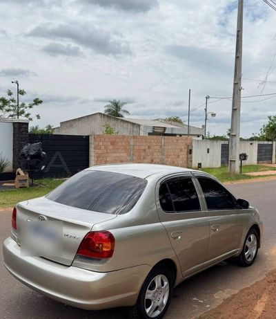Toyota Platz miniatura 4