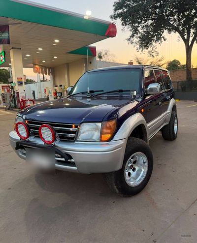 Toyota Land Cruiser Prado thumbnail 1