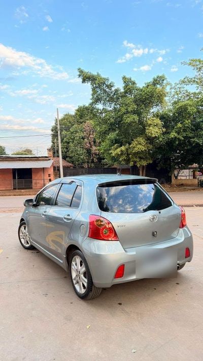 Toyota Vitz miniatura 7