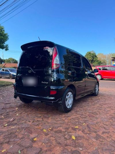 Toyota FunCargo miniatura 5