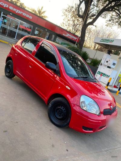 Toyota Vitz miniatura 12