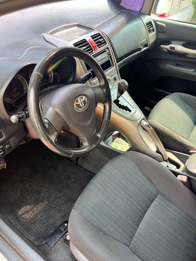 Toyota Auris miniatura 8