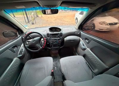 Toyota FunCargo miniatura 8