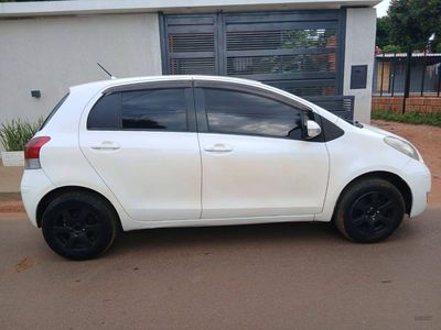 Toyota Vitz miniatura 5