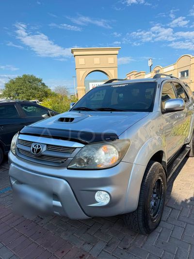Toyota Fortuner miniatura 2