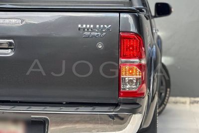 Toyota Hilux miniatura 7