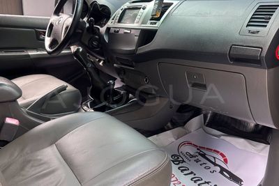Toyota Hilux miniatura 4