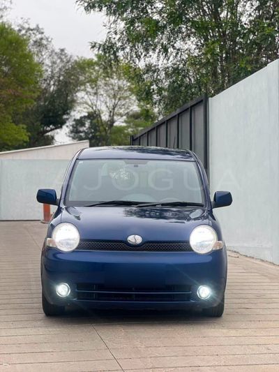 Toyota Sienta 2005