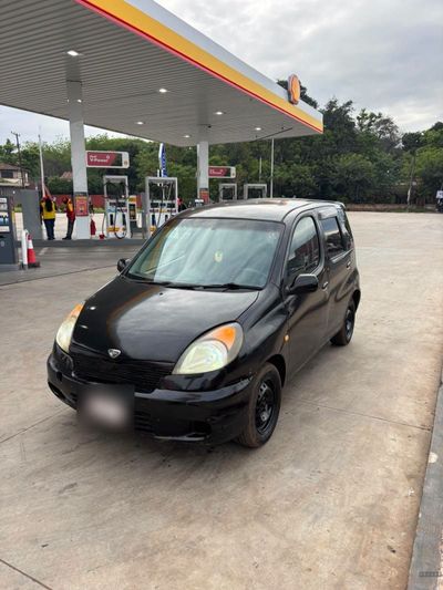 Toyota FunCargo thumbnail 1