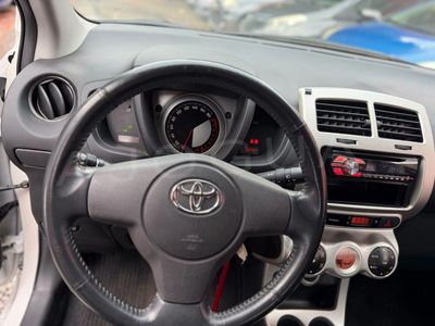 Toyota Ist miniatura 7